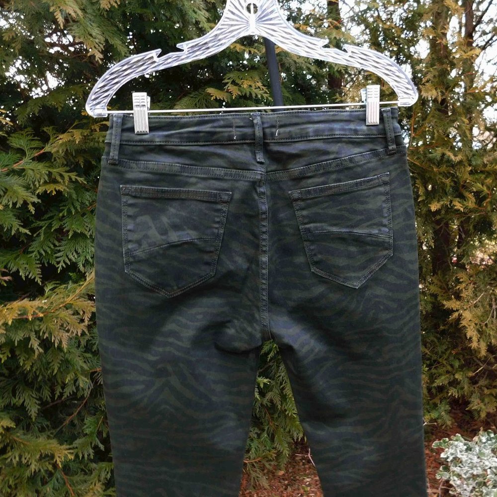 Driftwood Jackie Army-Green & Black Zebra Skinny Jeans NWT - Picture 2 of 5